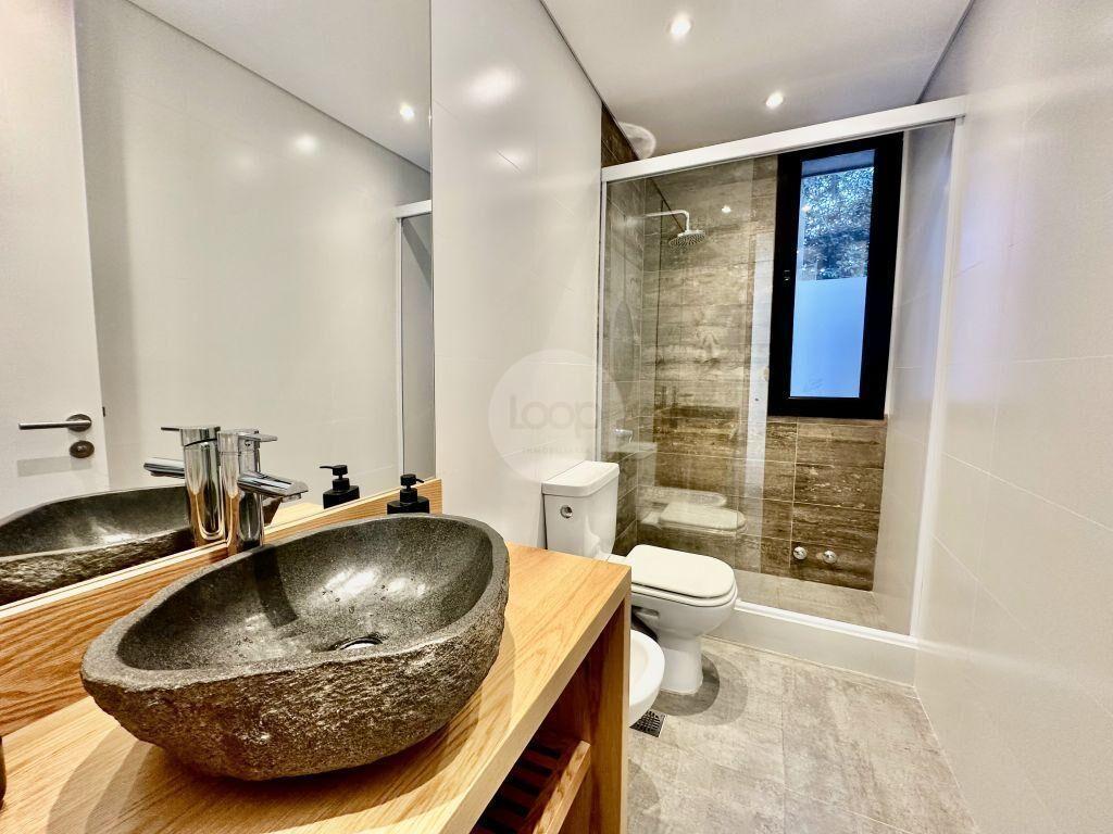 Venta de casa en Manantiales de 4 dormitorios y 3 baños
