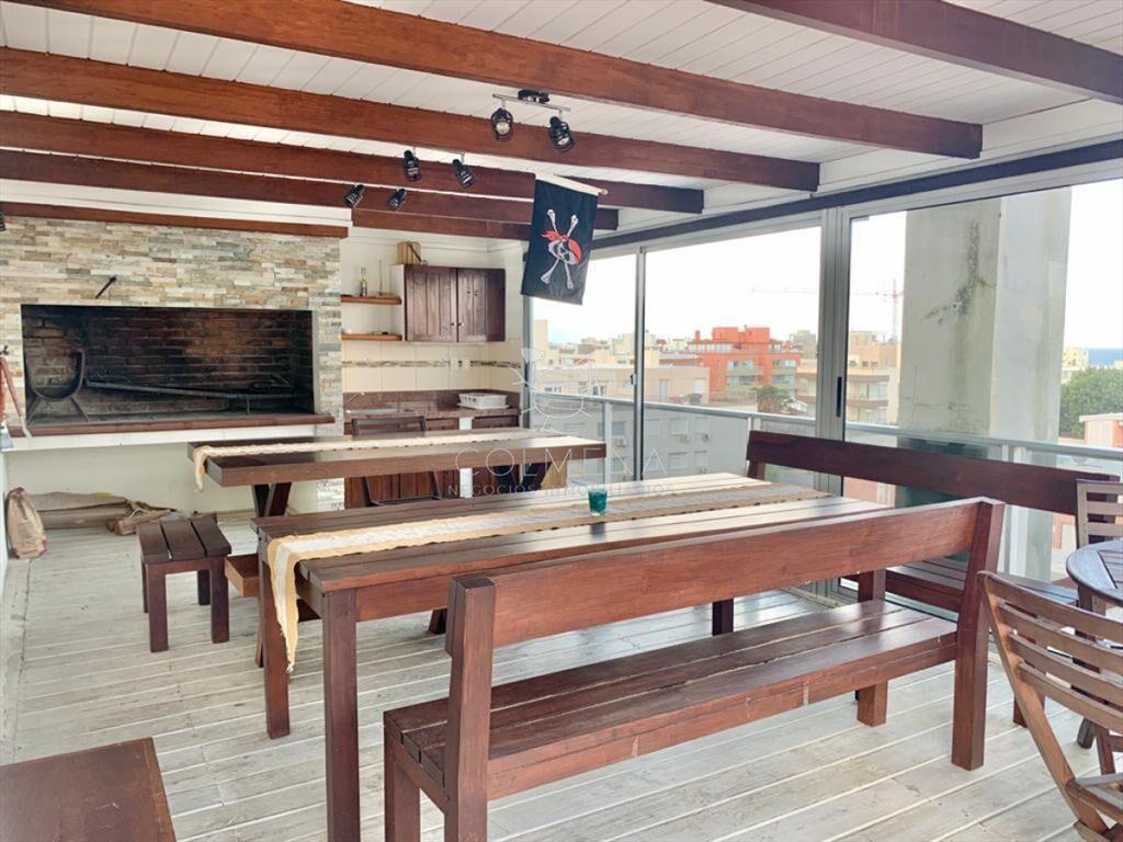Penthouse Duplex de Tres Dormitorios en Venta + Parrillero
