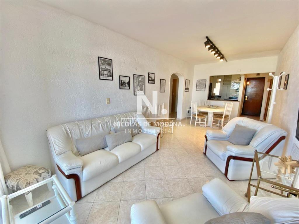 Apartamento de 2 dormitorio y medio en Primera de