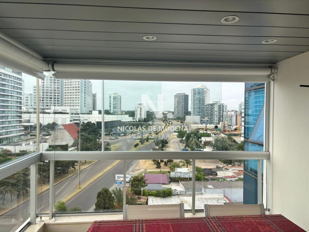Departamento de 2 dormitorios en venta en Punta