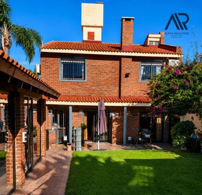 Casa en Venta en Malvín con Cochera, Barbacoa, Apartamen...