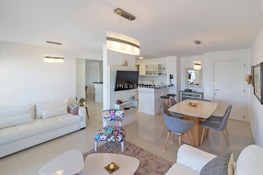 Apartamento de 2 dormitorios en venta en edificio