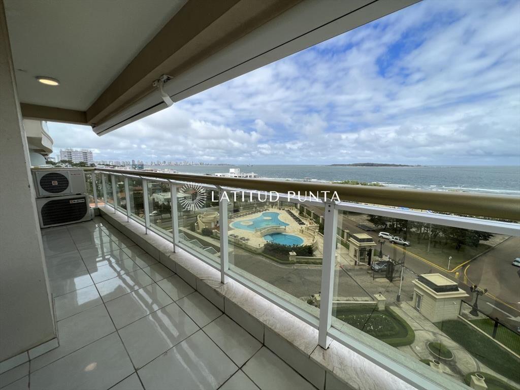 Apartamento en Mansa, 3 suites más dependencia