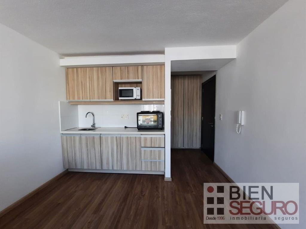 Cómoda oficina monoambiente en alquiler en Pocitos. Con vig