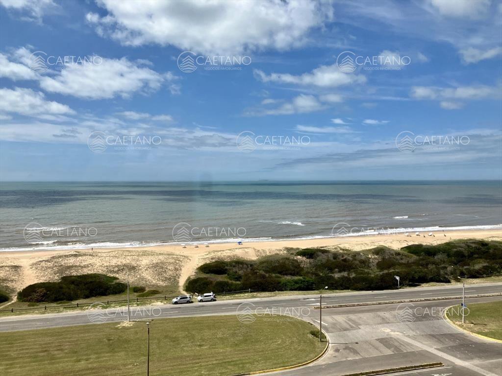 Espectacular apartamento frente a playa Brava en