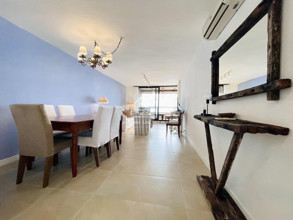 Venta y alquiler de apartamento de dos dormitorios con parr