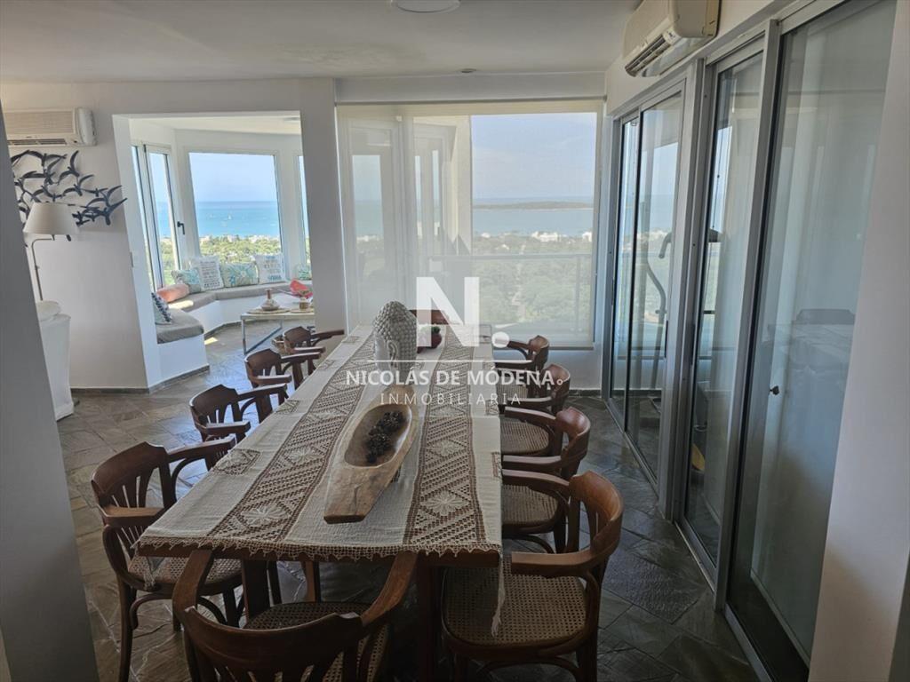 Vende departamento Penthouse de 4 dormitorios en
