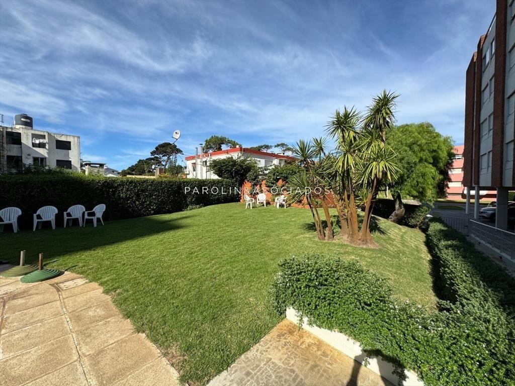 Apartamento en venta 2 dormitorios y medio, Playa