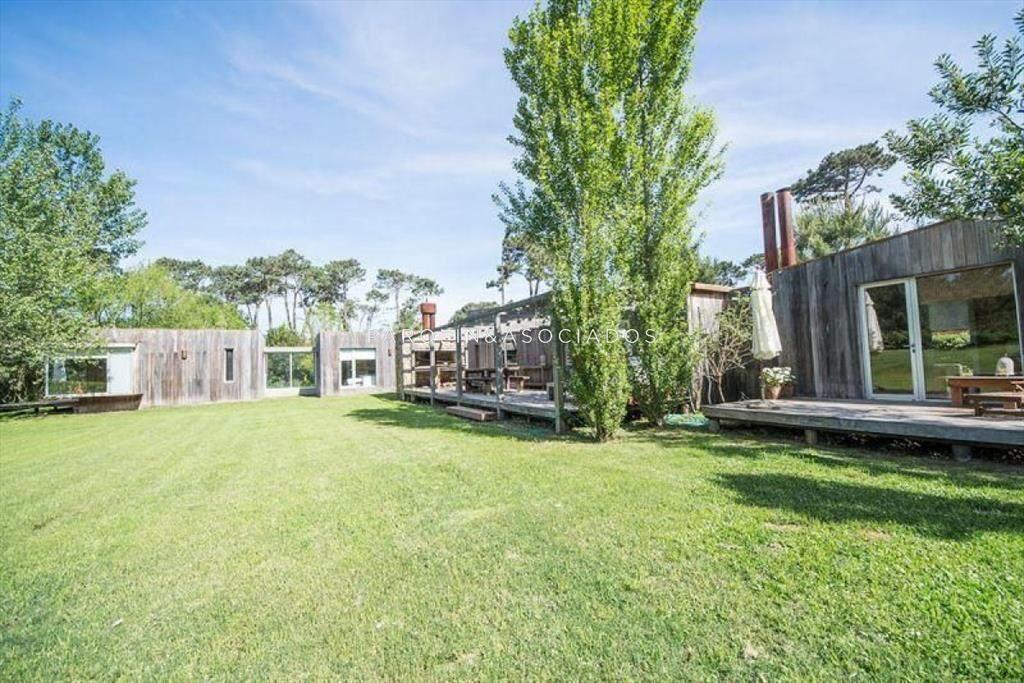 Casa en venta de 5 dormitorios en barrio privado,