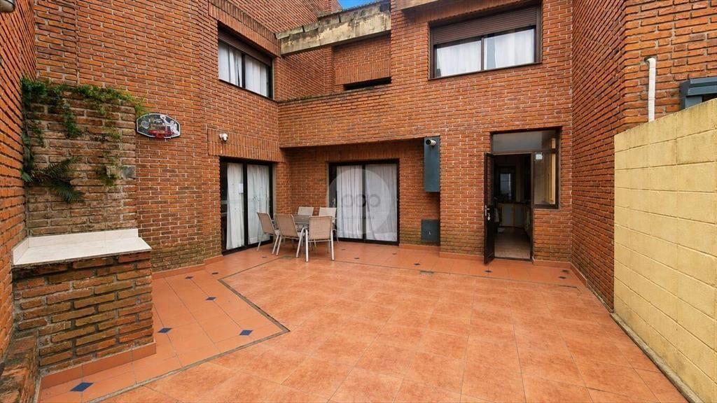 Venta Casa 3 Dormitorios, garaje y fondo en Malvín Sur