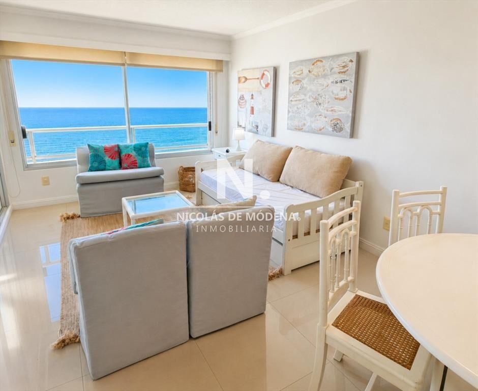 Apartamento en venta frente al mar, parada 19