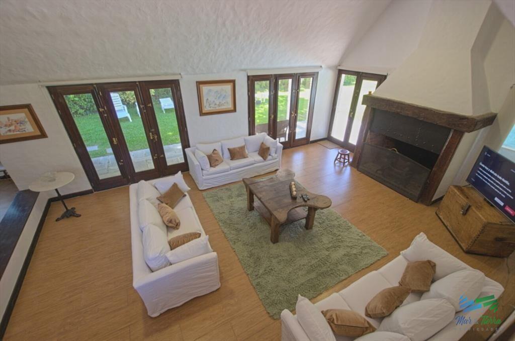 Casa de 4 dormitorios con piscina climatizada en alquiler