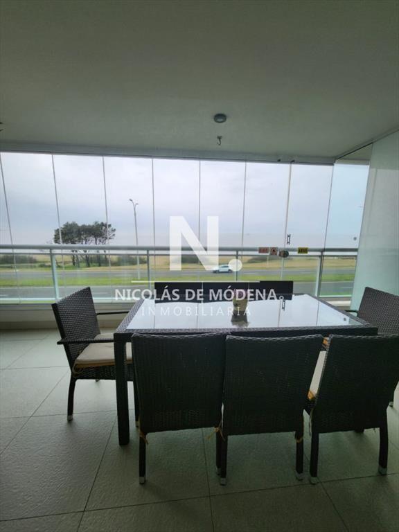Playa Mansa. Apartamento 2 dormitorios en Venta.
