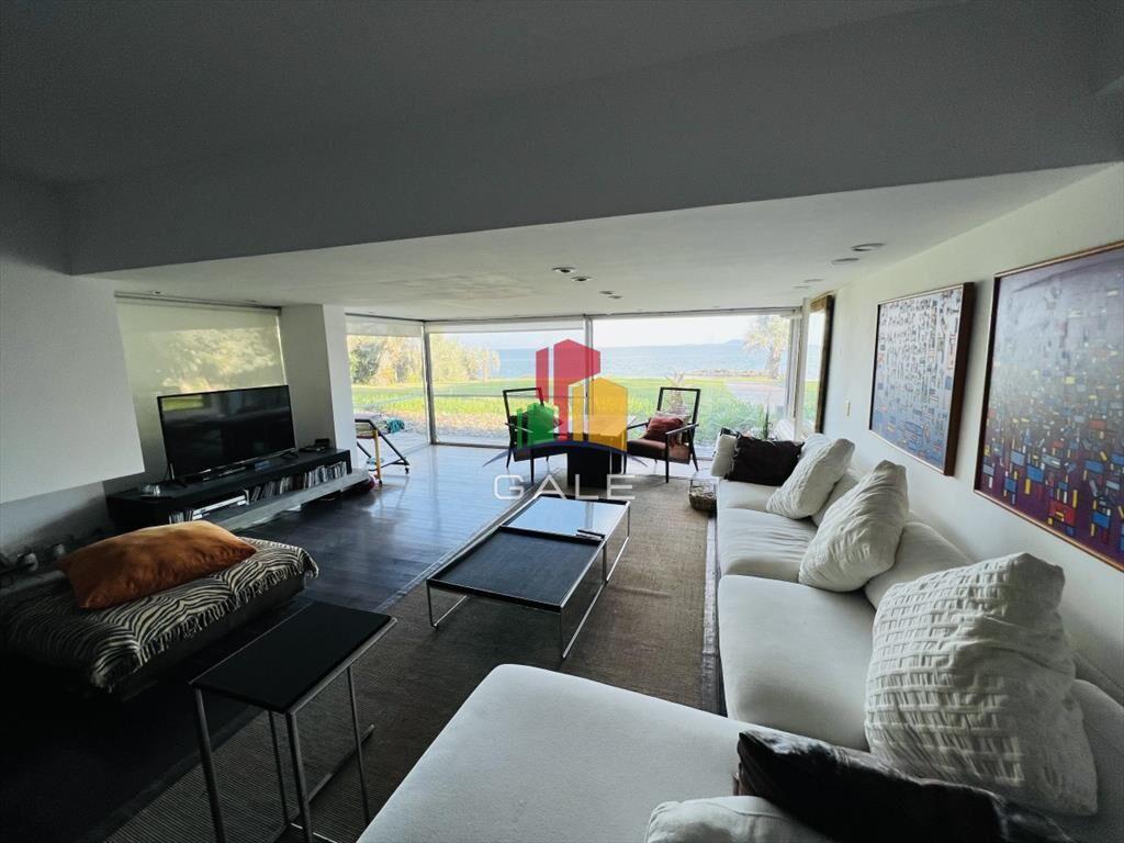 Venta de destacado apartamento en Punta Ballena,