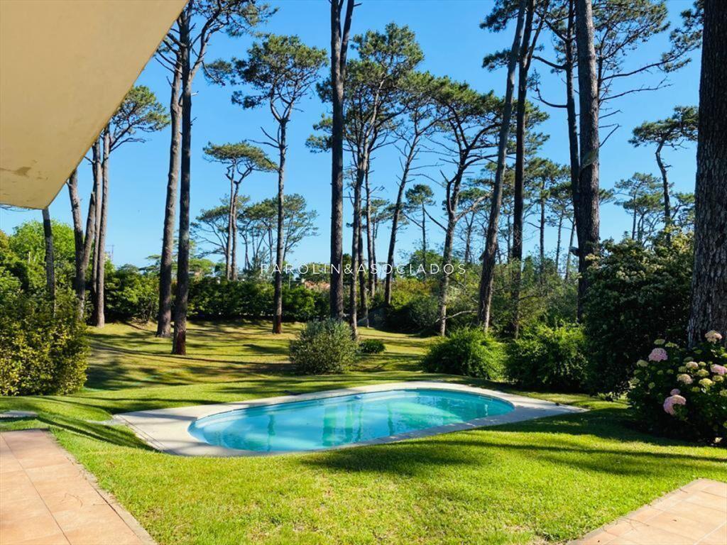 Excelente propiedad en venta de 4 suites en Punta