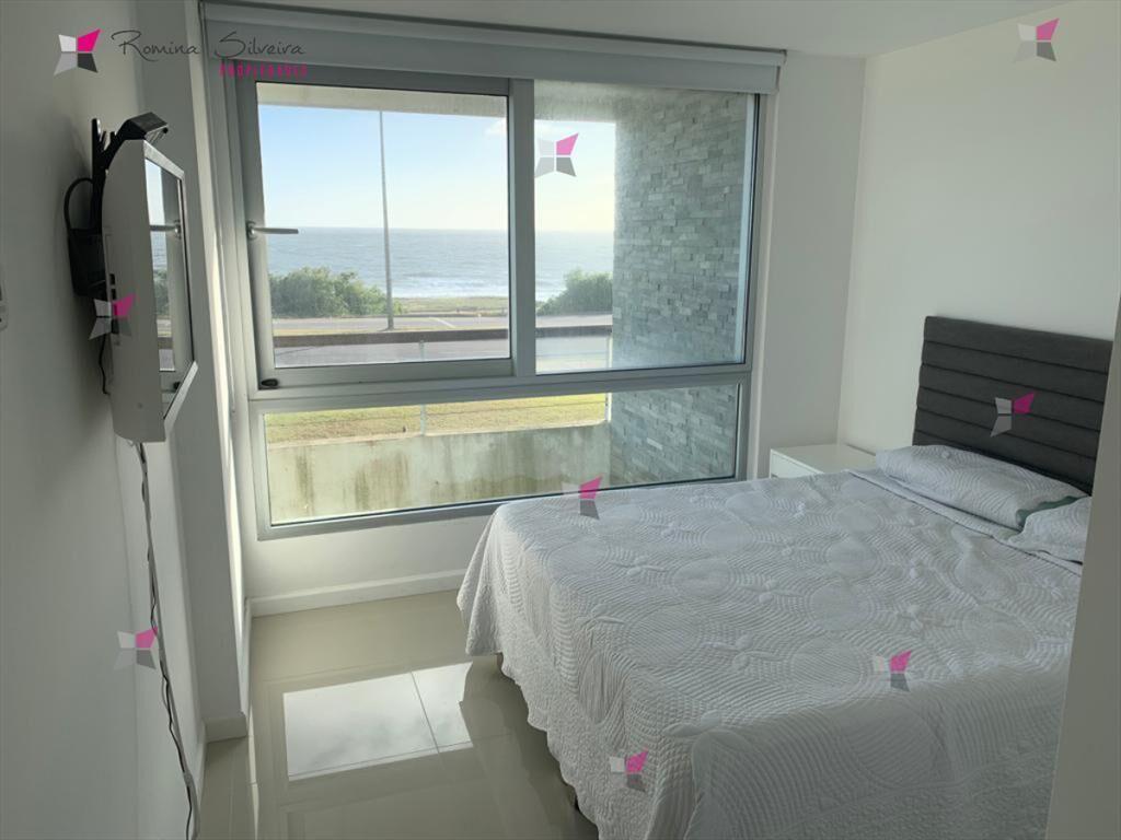Apartamento en venta Playa Mansa 3 dormitorios
