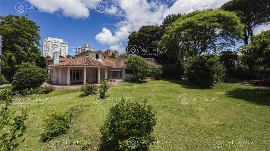 CASA EN VENTA PLAYA MANSA 5 DORMITORIOS
