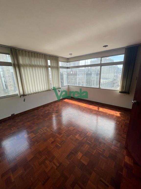 VENTA Oficina, Cuidad Vieja,75 m2 ,baño, cocina,