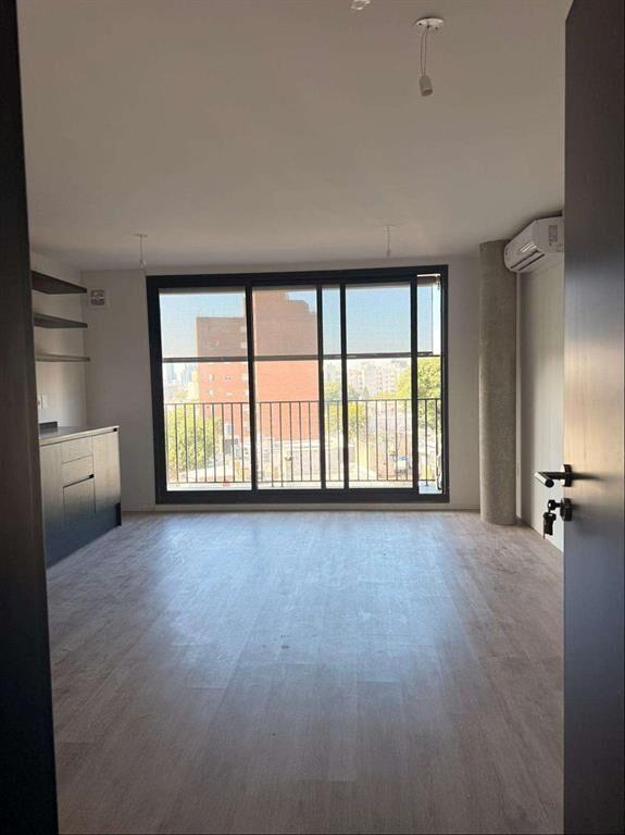 apartamento al frente, 1 dormitorio amplio balcón, conexión