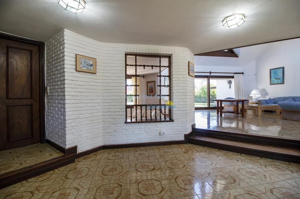 Venta de casa de 4 dormitorios más dependencia y