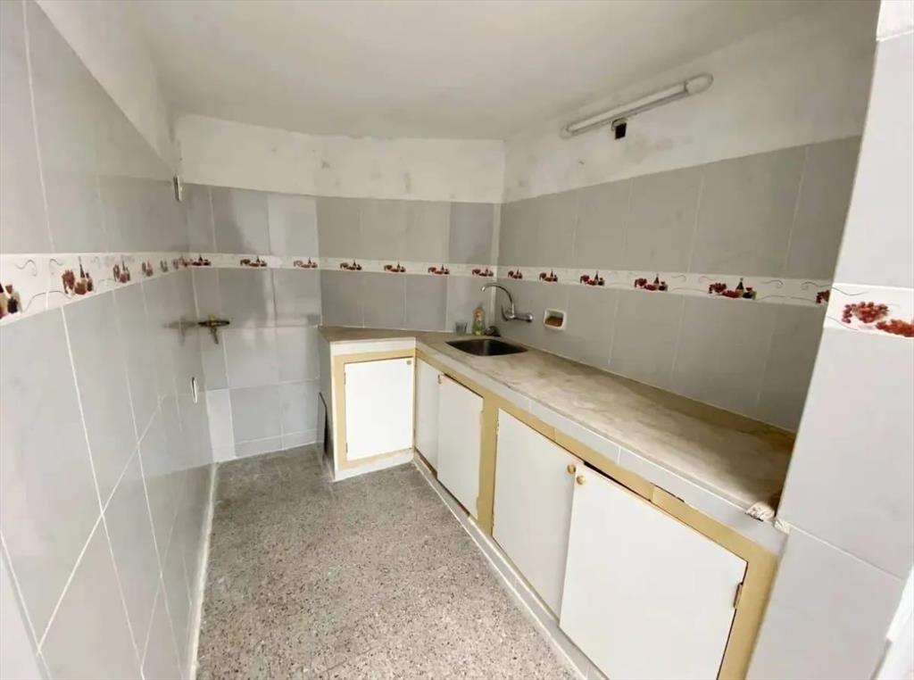Casa en venta c/renta de 6 dormitorios, 2 baños y azotea...