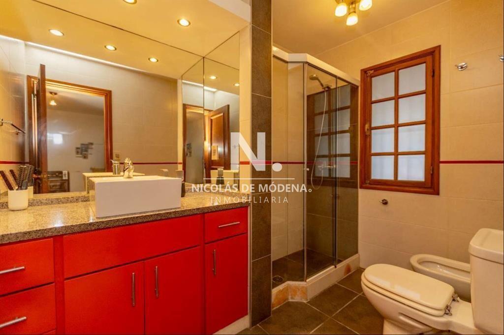 Casa de 5 Dormitorios en Puertito de Buceo -