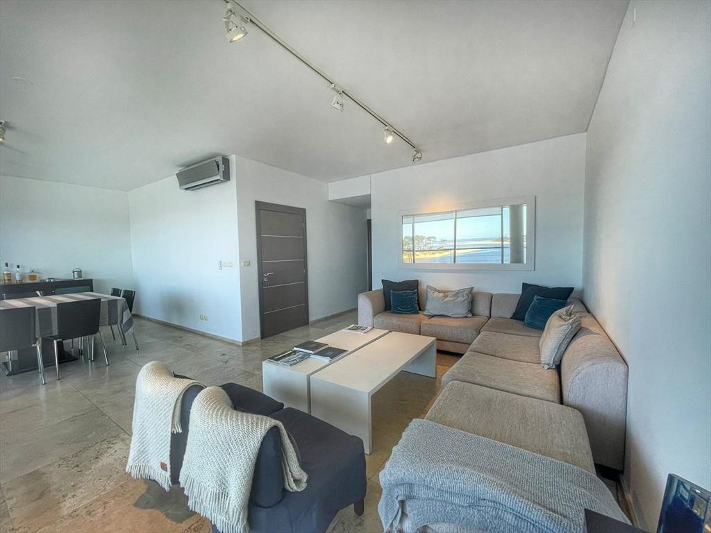 Venta de apartamento en La Barra frente al mar