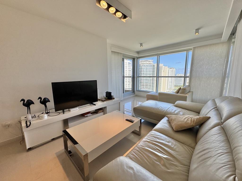 VENTA APARTAMENTO 2 DORMITORIOS + DEPENDENCIA