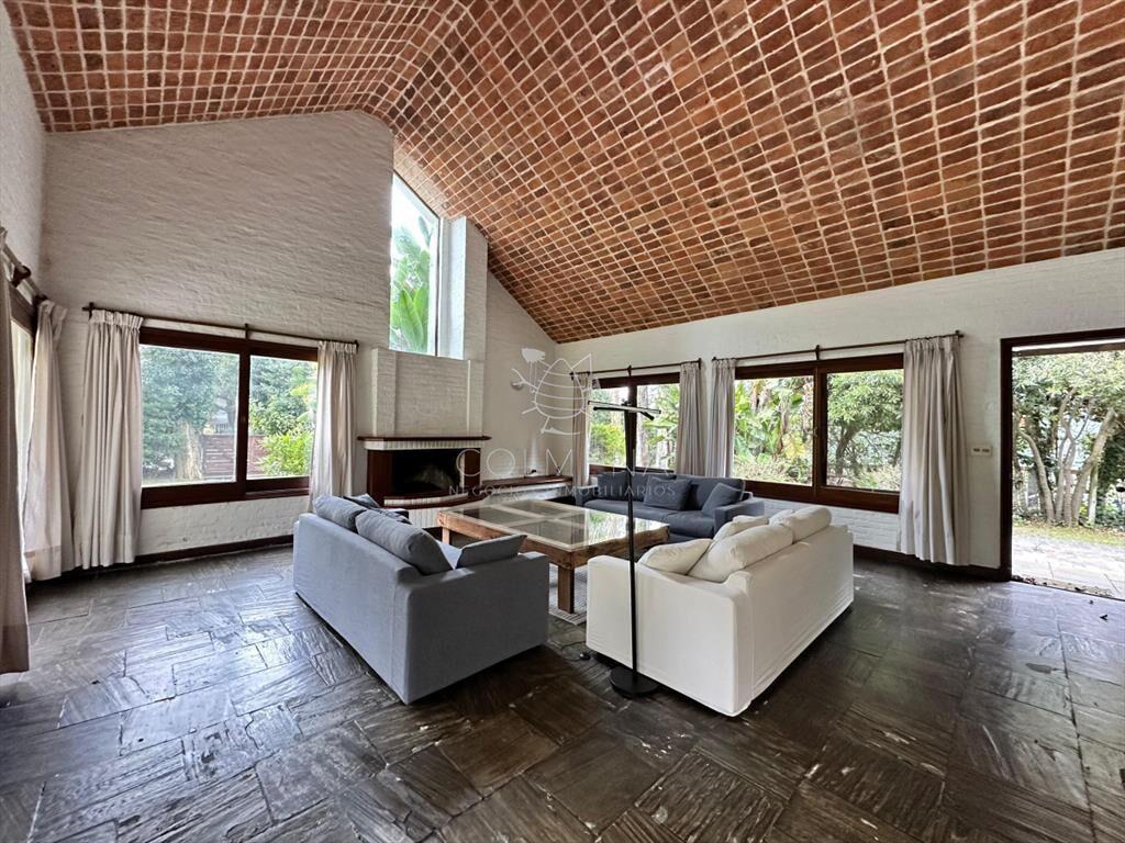 En venta casa en Barrio Golf, Punta del Este de 6
