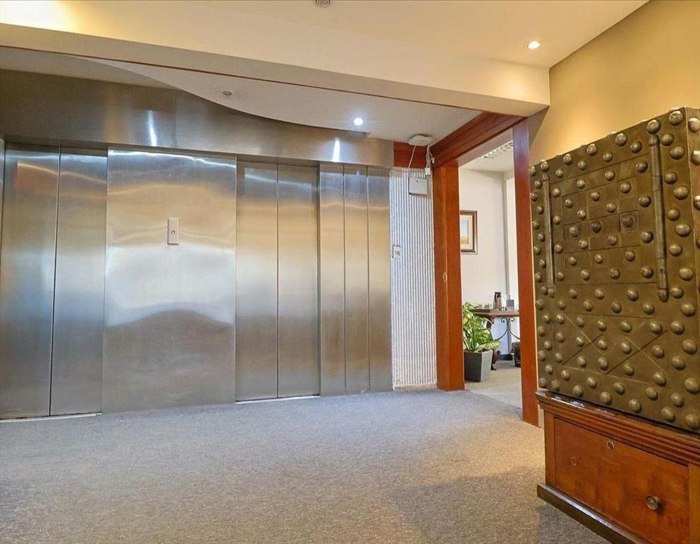 Venta de Edificio en Cerrito y Zabala 7 pisos mas subsuelo