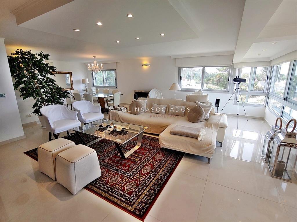 Apartamento en venta en primera fila en Le Sablón, Punta d