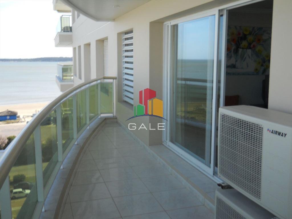 Apartamento en Venta de 3 dormitorios en Edificio Coral Tow
