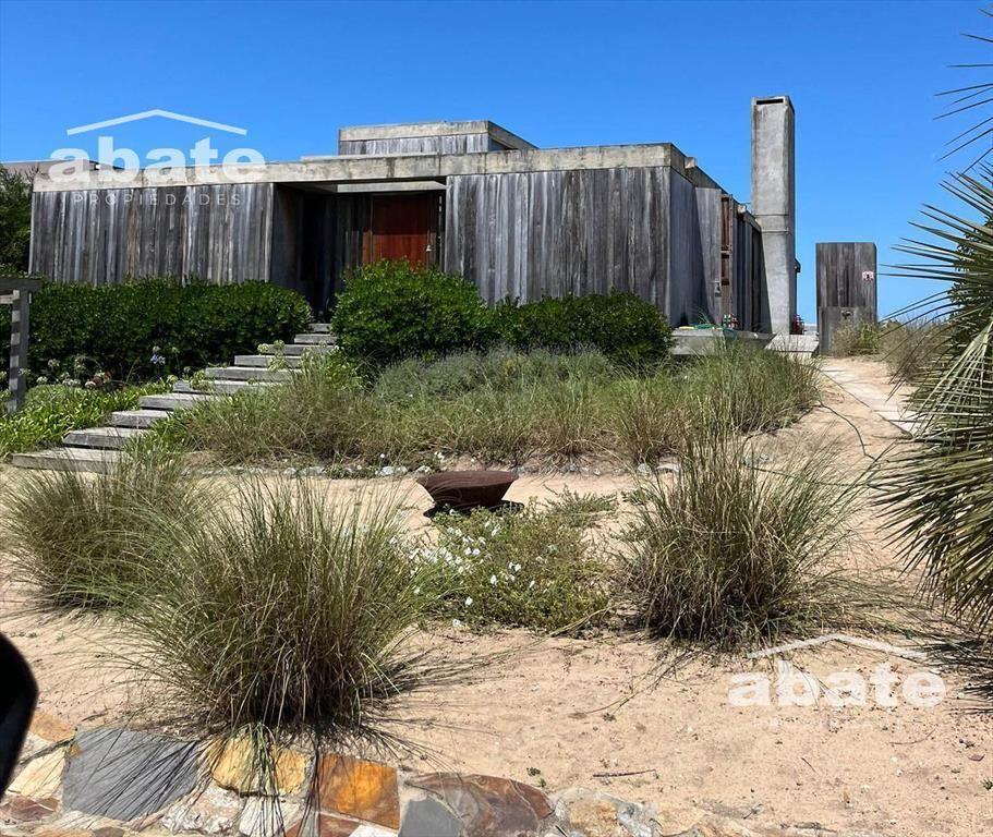 Venta de Terreno en La Pedrera en Barrio Privado