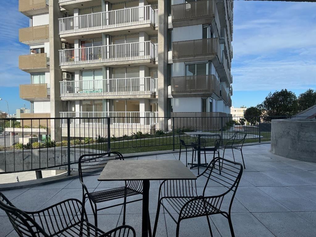Apartamento En Venta En Malvin De Un Dormitorio CON RENTA
