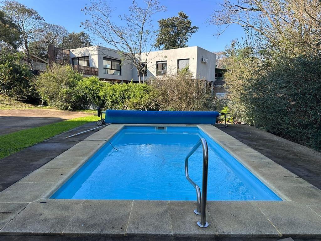 Casa con pileta, parrillero y 1.000 m² en Salto