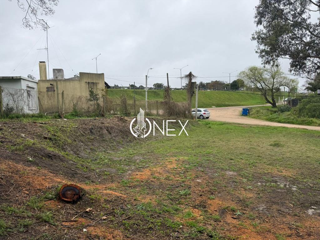 Se vende amplio terreno en Atlántida - USD