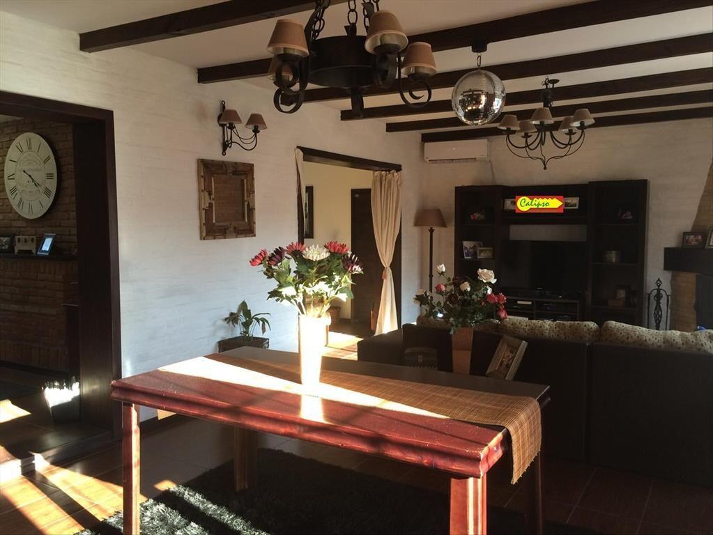 Venta de Casa con Piscina -Próxima a la Playa Mansa- Atlánt