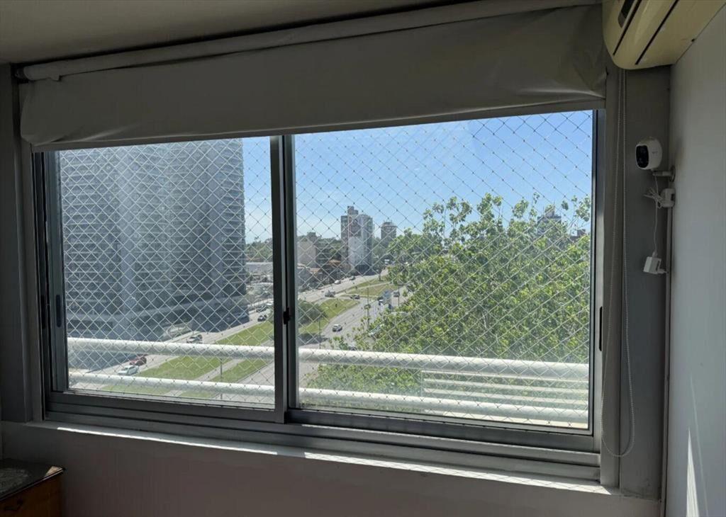 Se vende apartamento de dos dormitorios, dos baños y garage