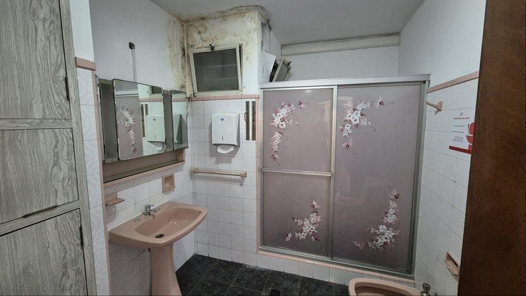 VENTA- OFICINA-LOCAL- SOBRE BVAR ARTIGAS