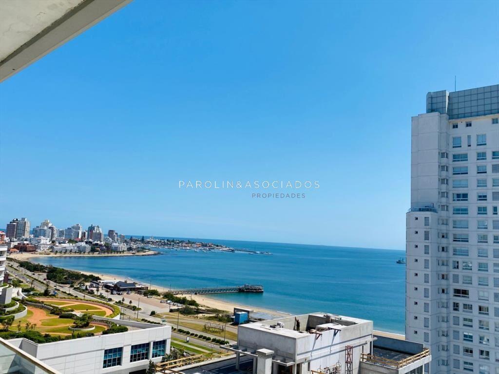 Apartamento en venta de 3 dormitorios en Seasons Tower, Pun