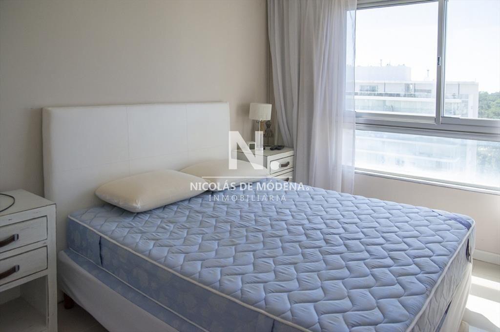 Venta de amplio apartamento de 3 dormitorios y de