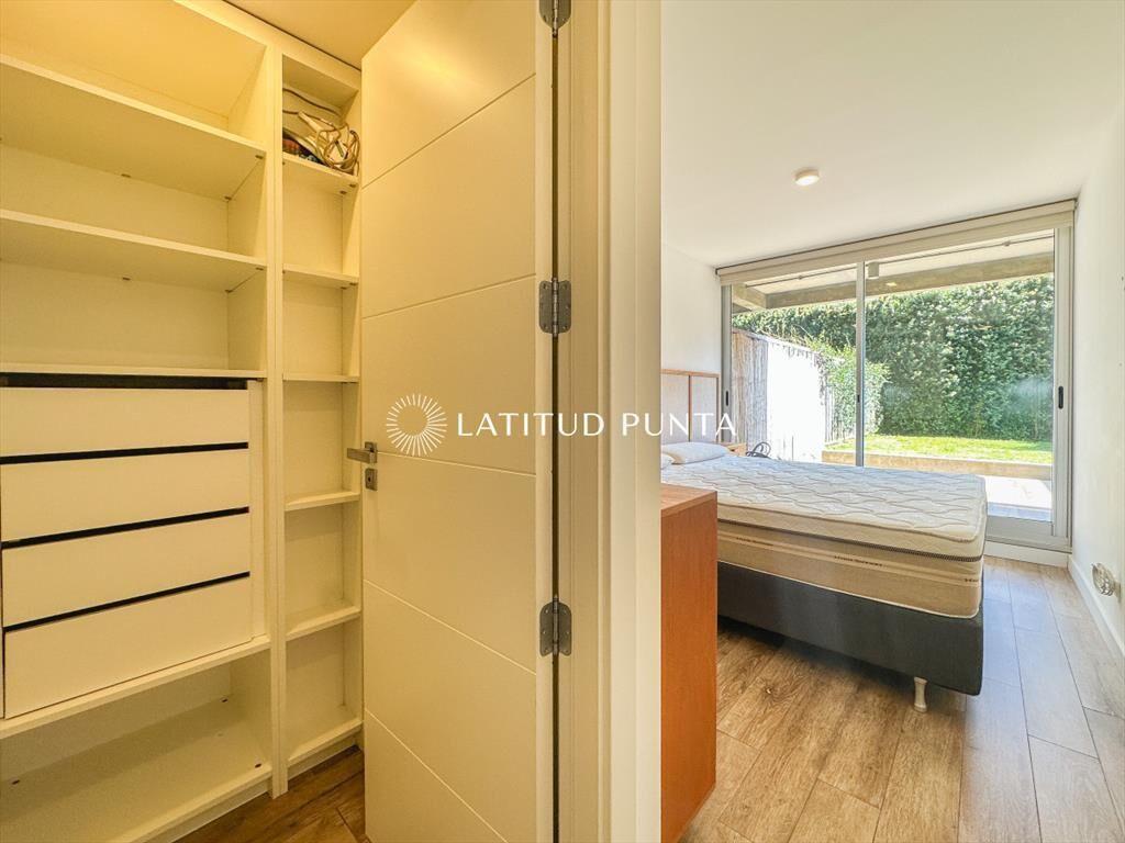 Apartamento 1 dormitorio con jardín. Puerto