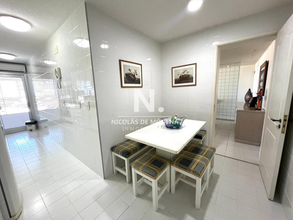 Vende apartamento de 3 dormitorios en Punta del este