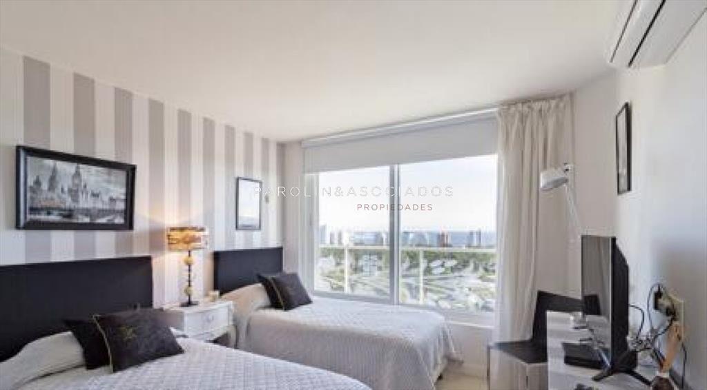 Hermoso apartamento en venta en piso alto en Yoo,