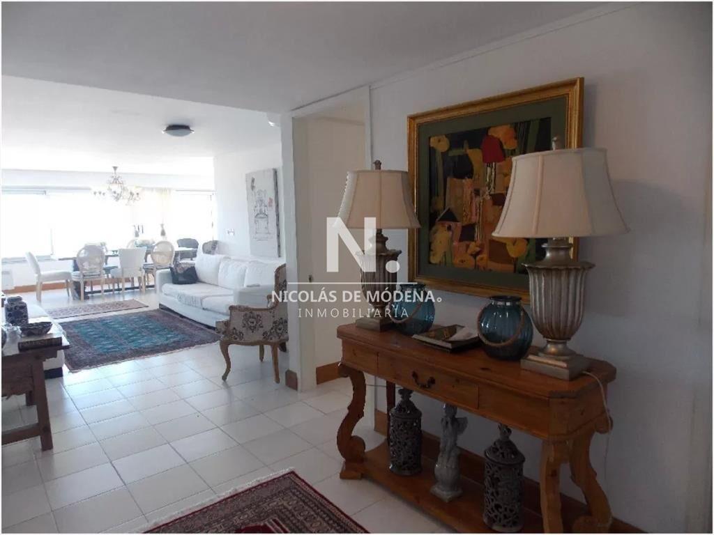 Departamento frente a Playa Brava de 3 dorm + en