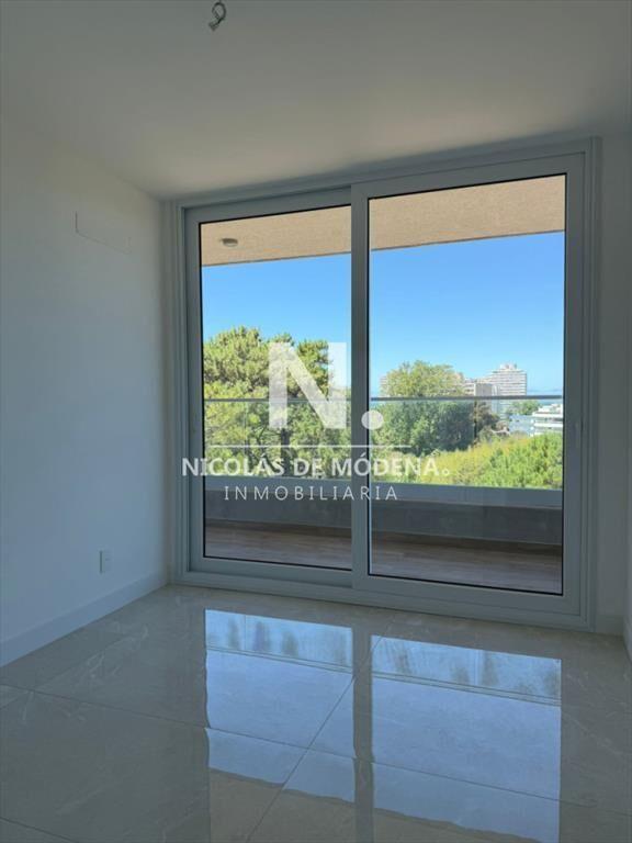 Vende apartamento en Brava, Punta del Este de 2