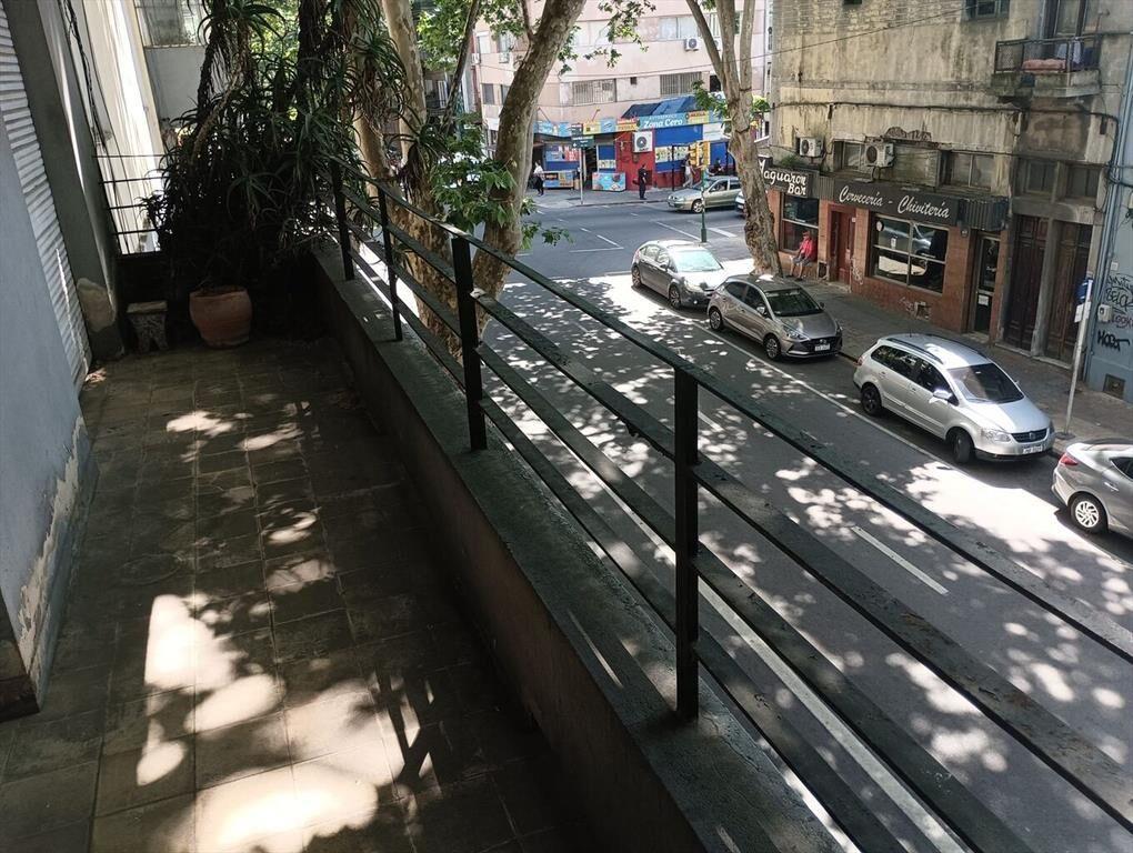 Mercedes y Yaguarón, amplio, balcón, vacío. Consulte.