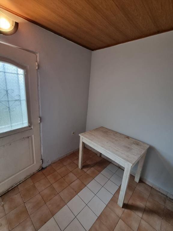 Venta De Casa Con Cochera Jardín y Parrillero