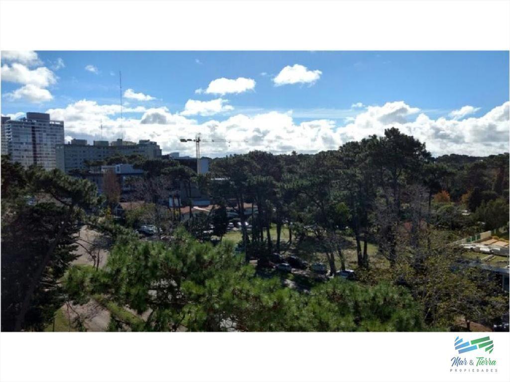 En alquiler.. Av. Roosevelt. Edificio con