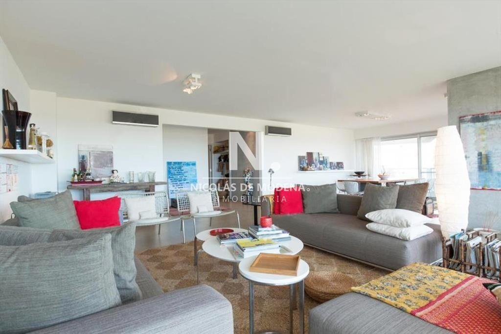Excelente Apartamento de Cinco dormitorios en en